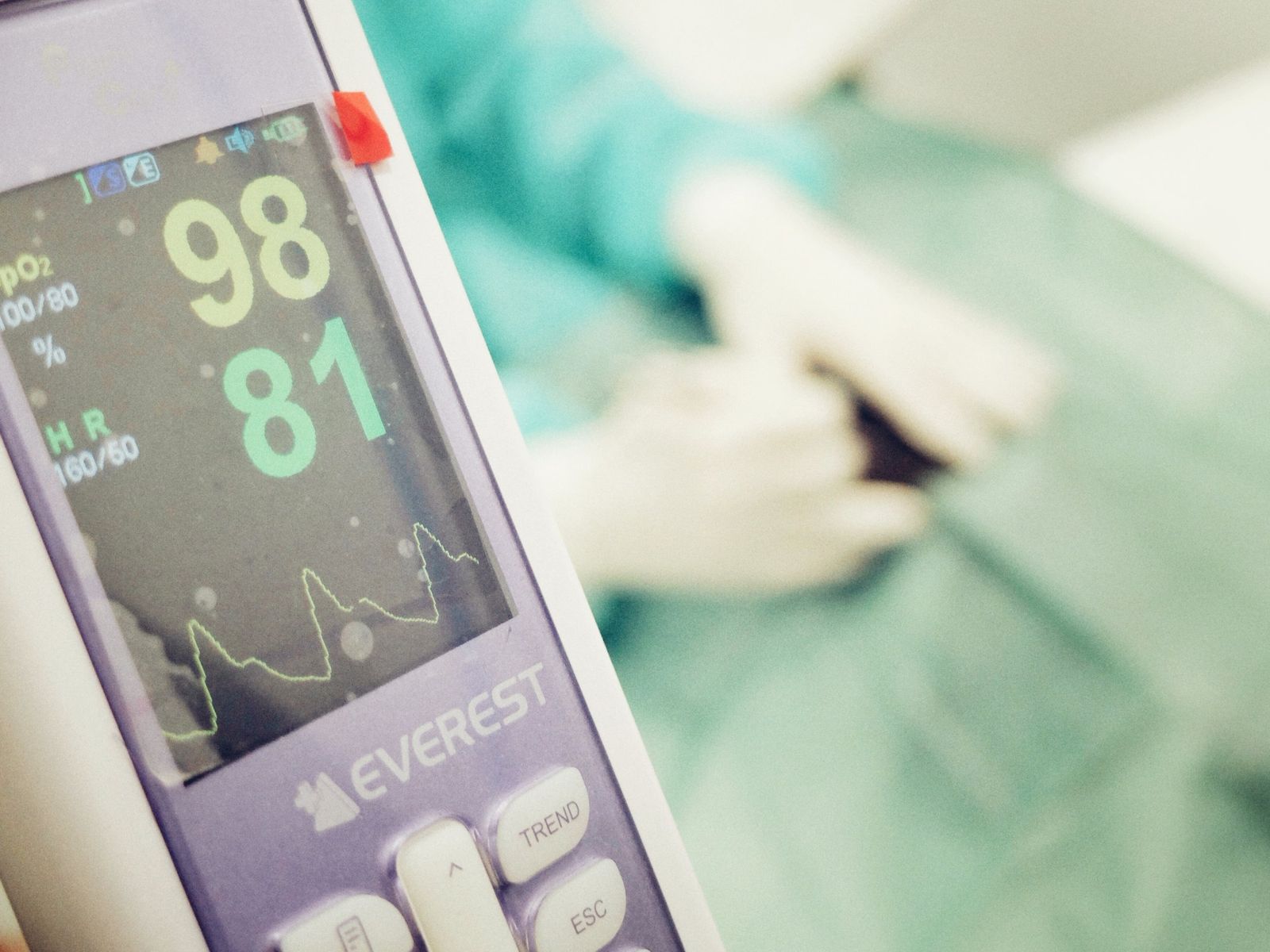 Monitor de constantes vitales en el quirófano